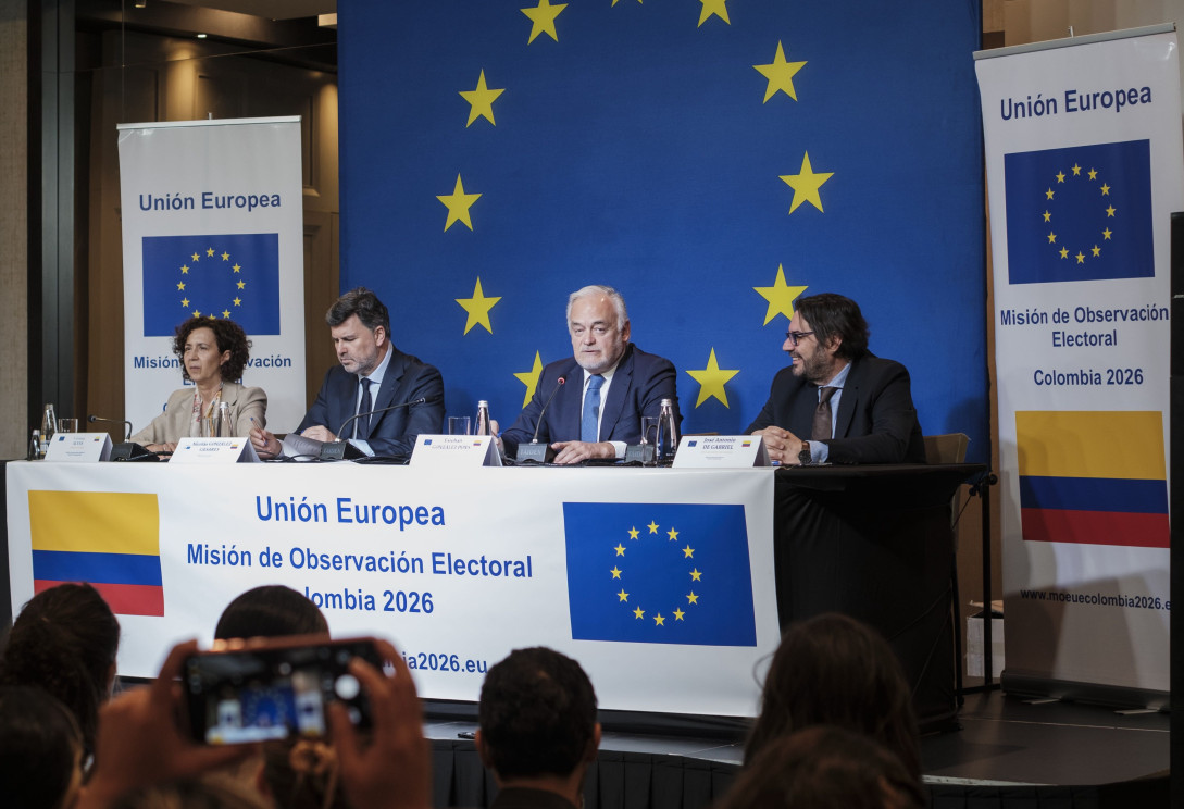 Representatives at the podium 