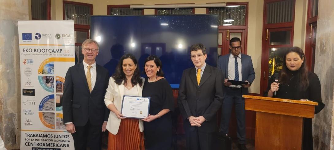 Ministra de Economía de El Salvador en clausura Eko Bootcamp 2.0