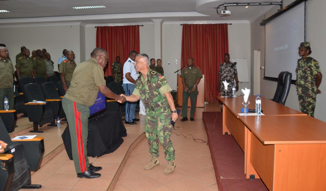 EUTM MOZ promotes a Cycle of Conferences at the FADM