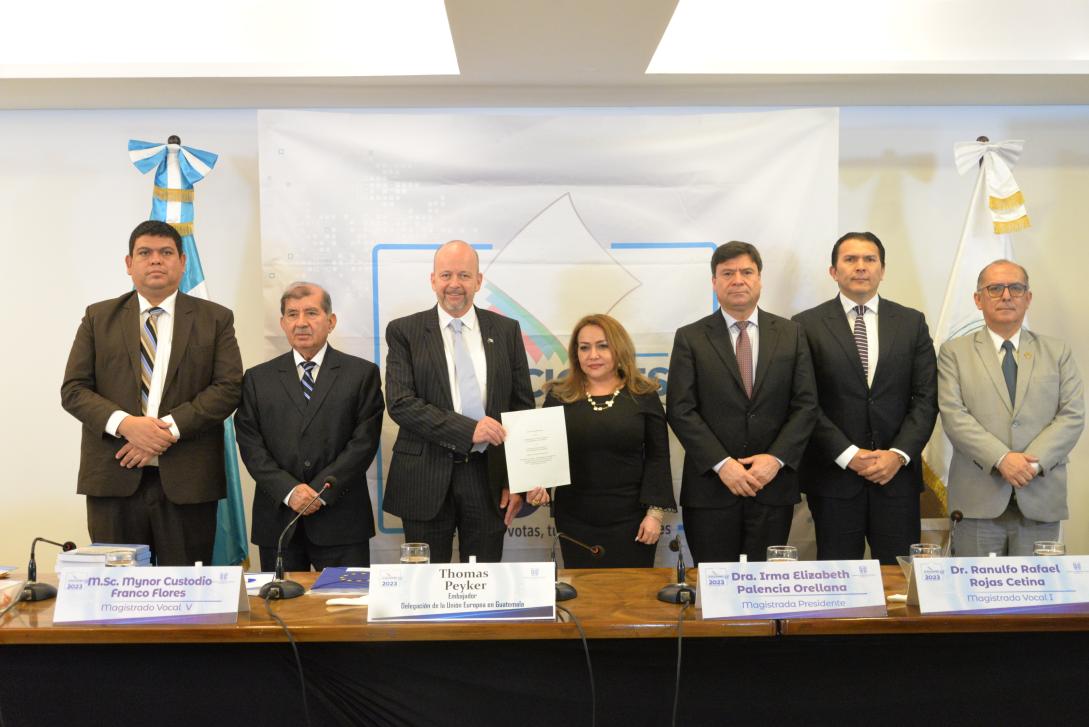 Firma de acuerdo de MOE TSE-UE