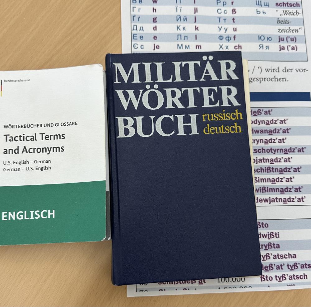 Book. Title on the cover: Militär Wörter Buch