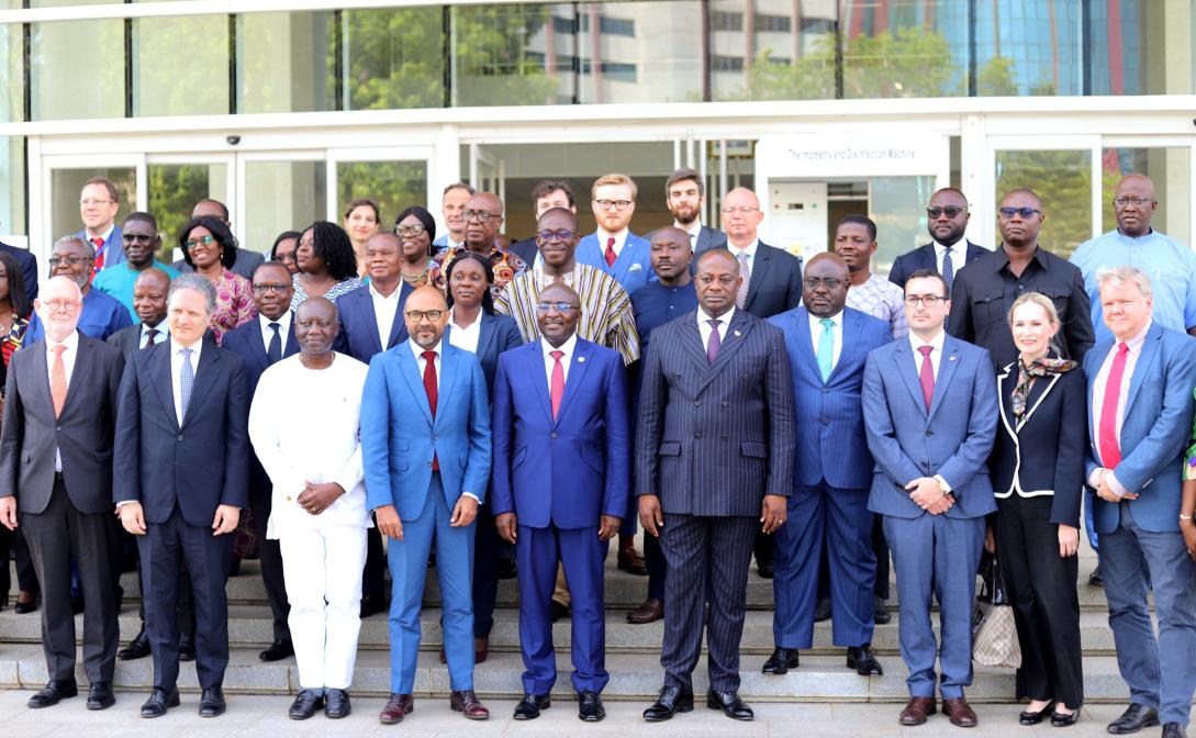 EU, Member States and Ghanaian officials pose for a group photo.