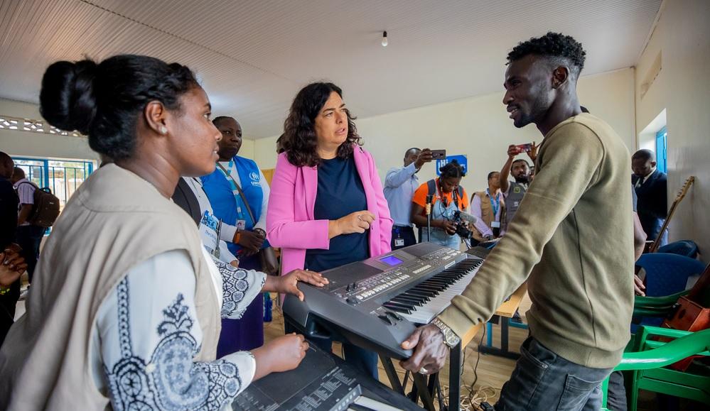 EU Ambassador interacting with an evacuee at the ETM in Gashora, Bugesera District, Rwanda