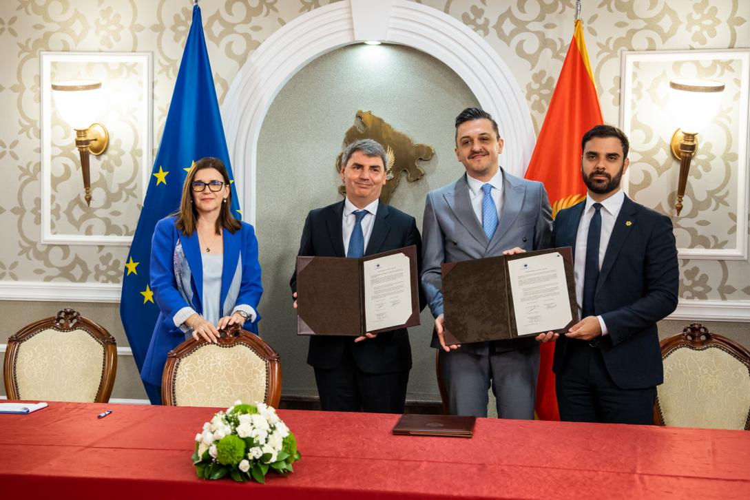 Ambassador Popa, EIB Vice-President Kyriacos Kakouris, Novica Vuković and Filip Radulović standing.