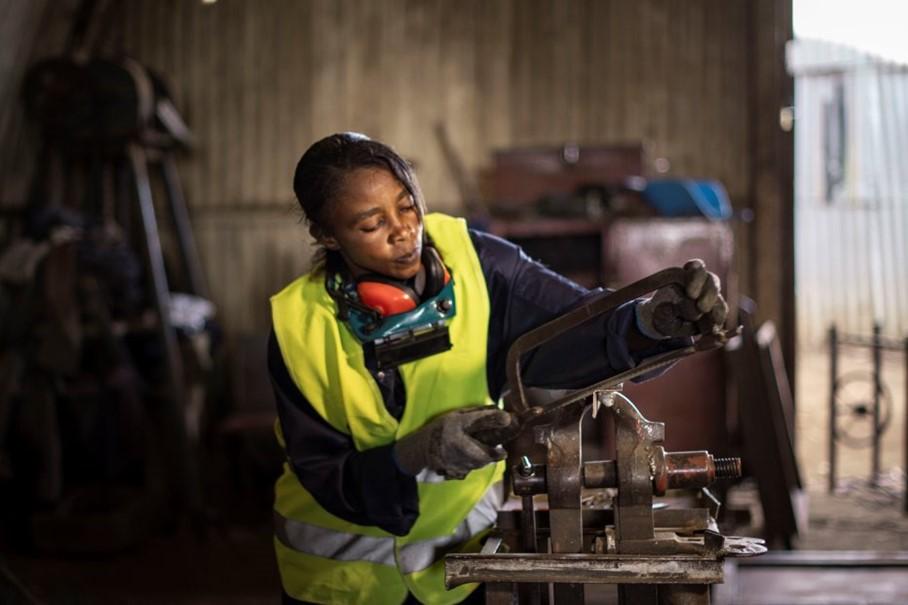 Une femme en action _Briser les stéréotypes dans les métiers techniques