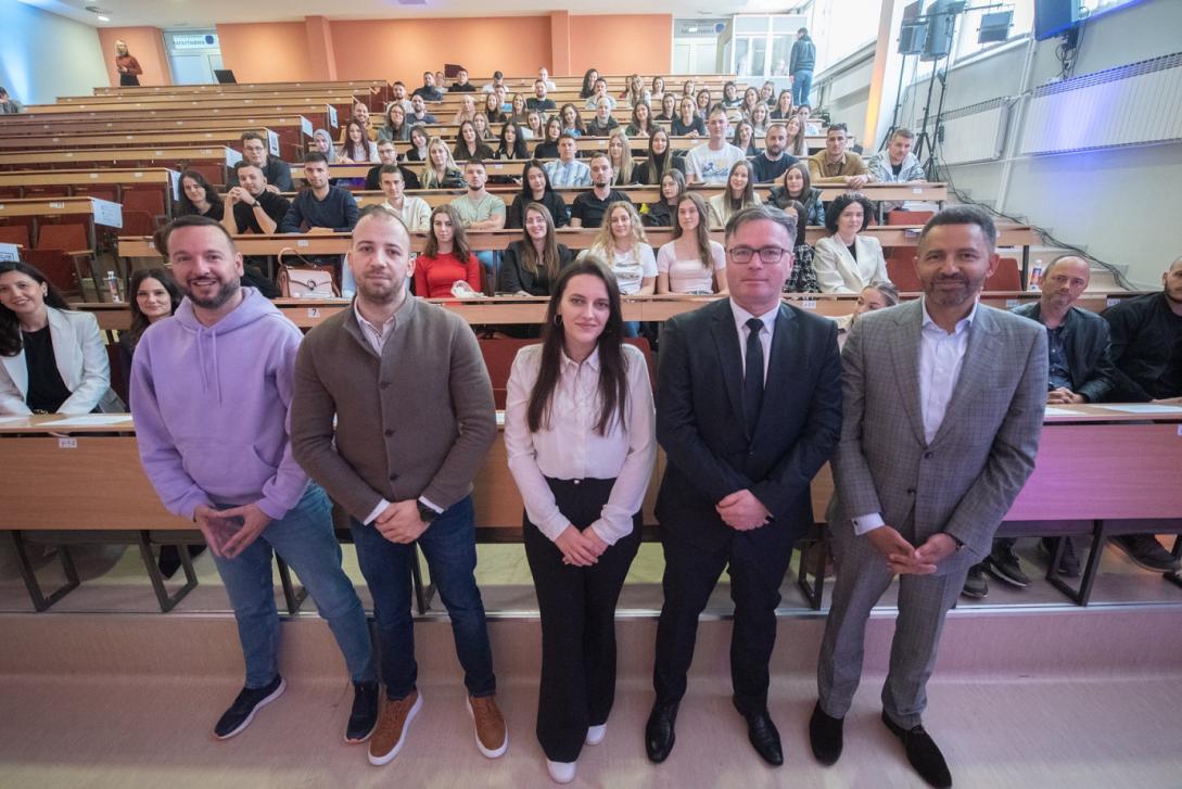 Students from Banja Luka and Bihać attend a joint Generation Change event on cyber-security