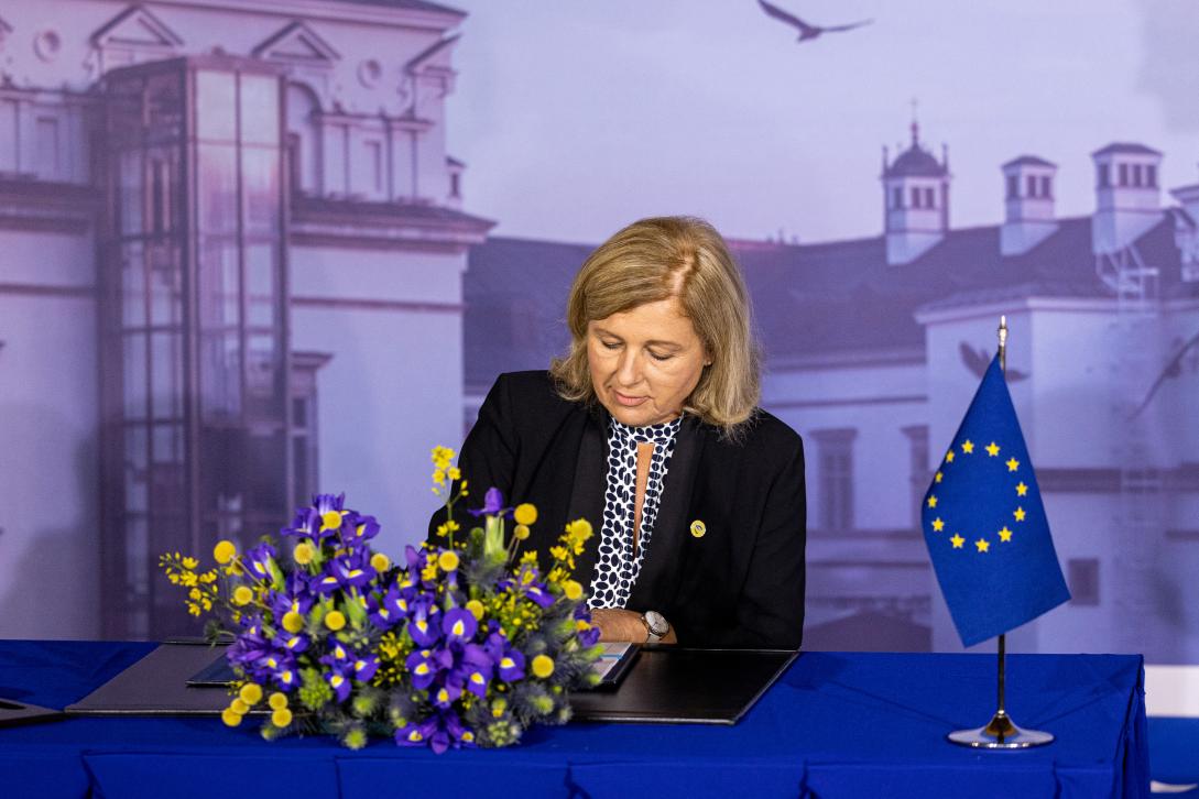 Signature by Věra Jourová, European Commission's Vice-President for Values & Transparency