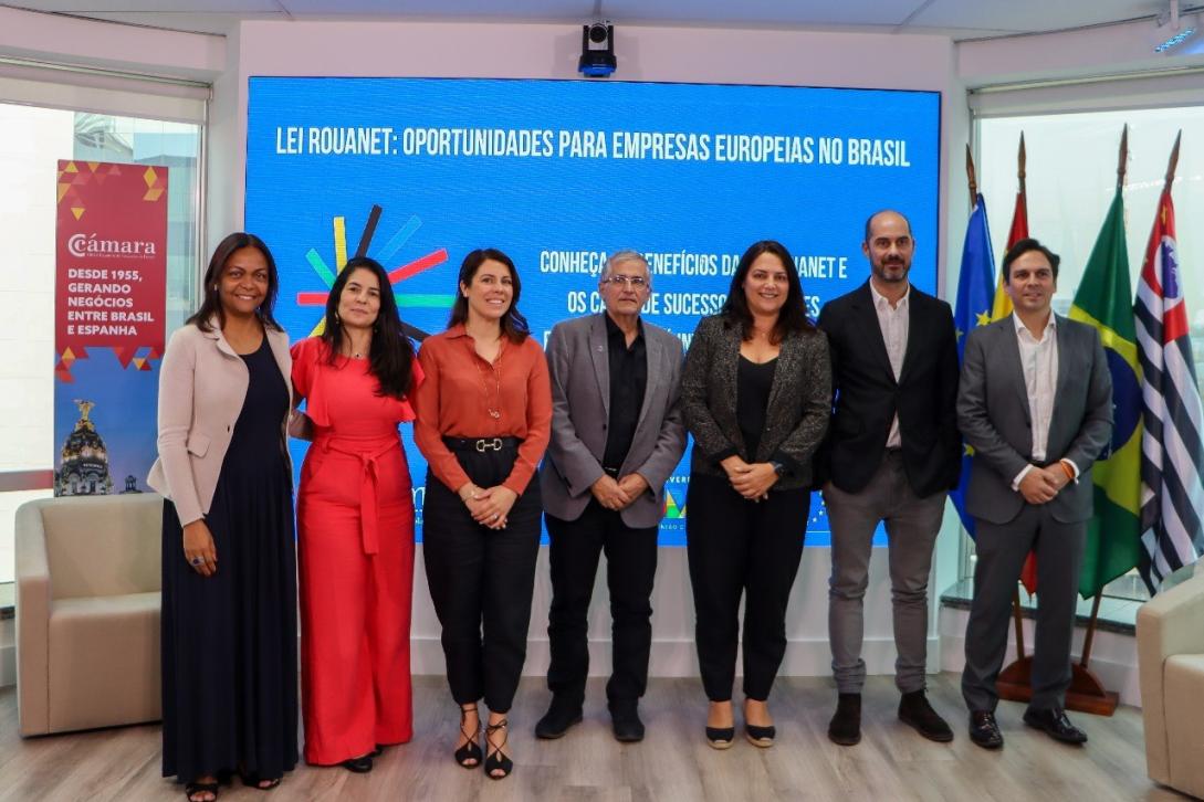 Marize Matto, Bibiana Berg, Marina Daineze, Henilton Menezes, Stephanie Horel, Pablo Lafuente and Al