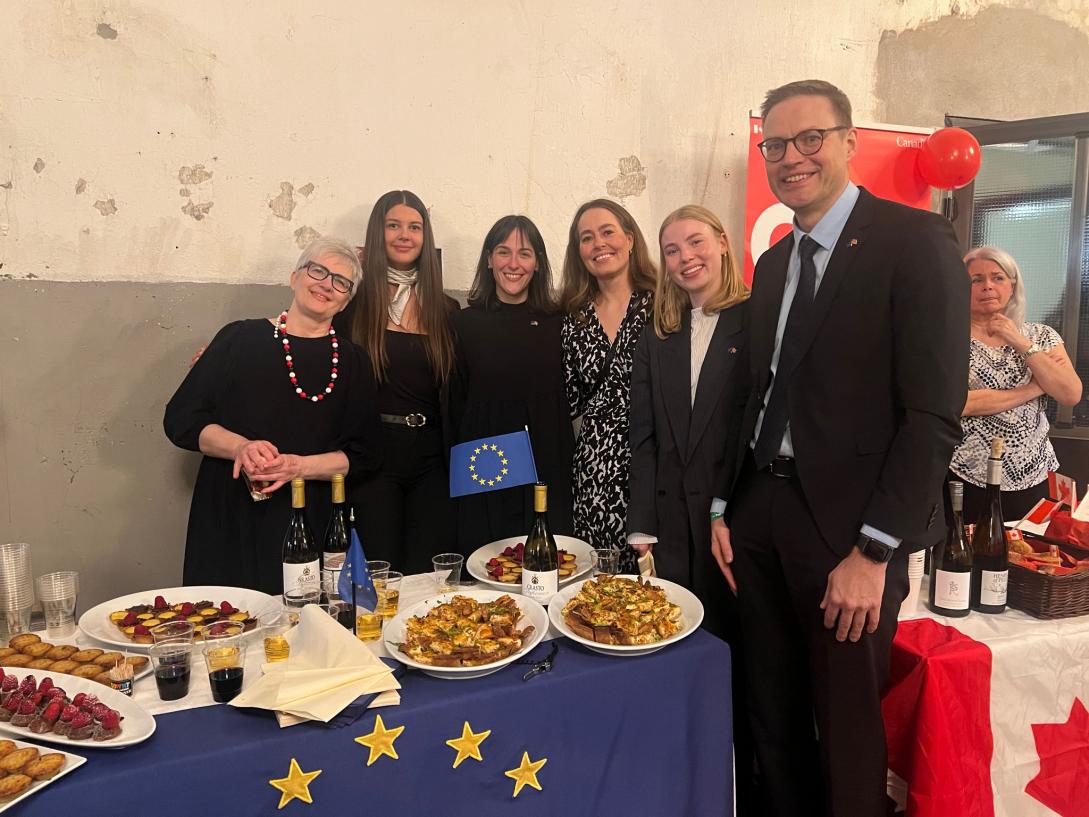 En del av teamet på EU delegasjonen