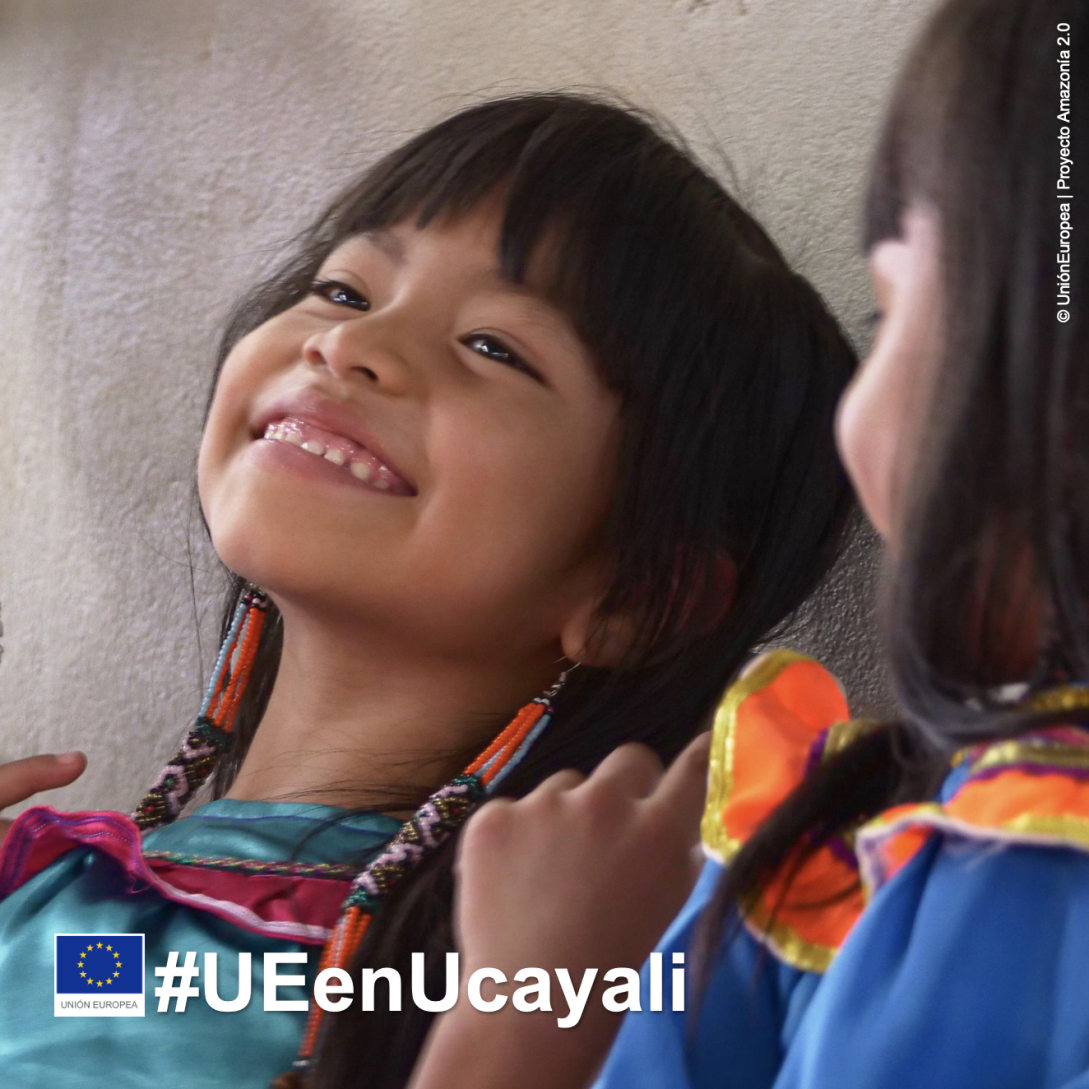 UE en Ucayali, Perú, niña de pueblos indígenas