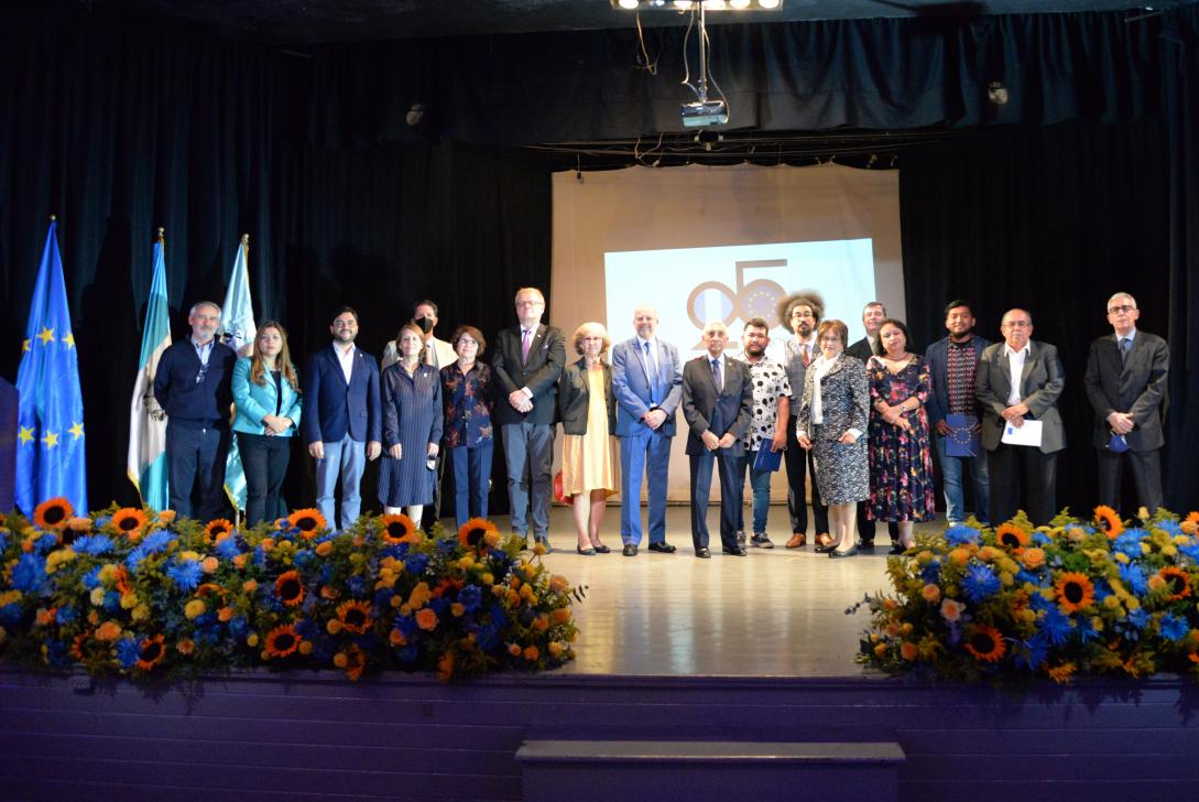Premiación del concurso del Mural Conmemorativo de los 25 años de la Delegación de la Unión Europea en Guatemala