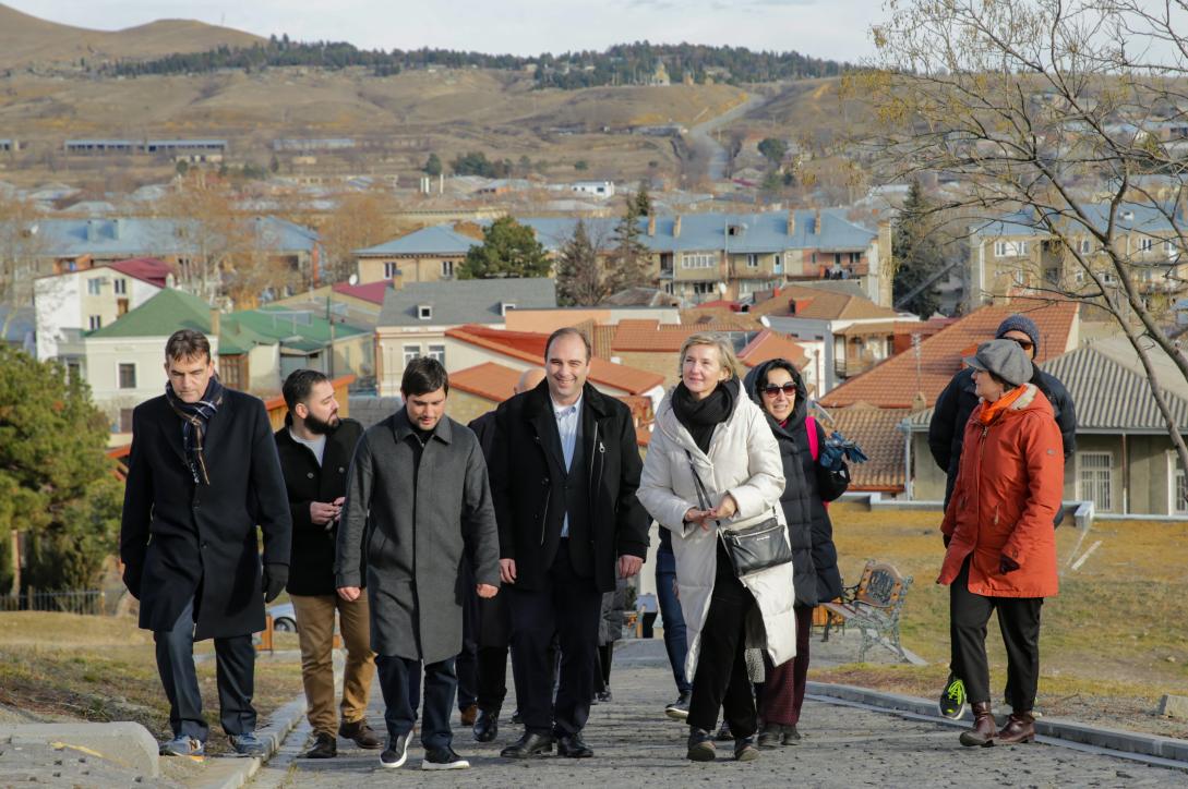 Group of people walking in Gori