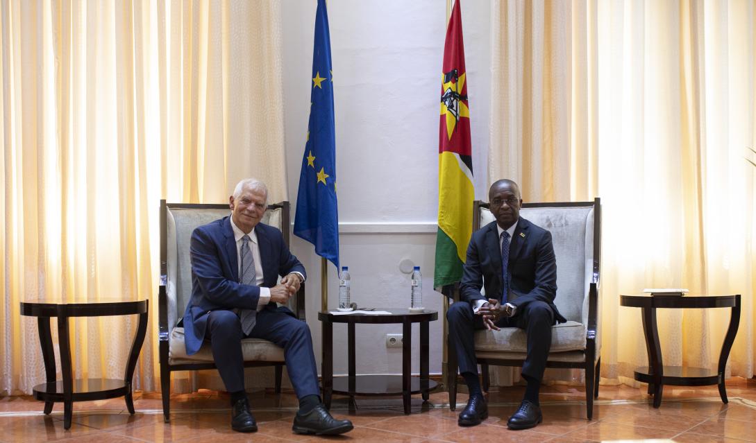 Cristóvão Artur Chume, Minister of National Defense of Mozambique, on the right and HRVP Josep Borrell, on the left