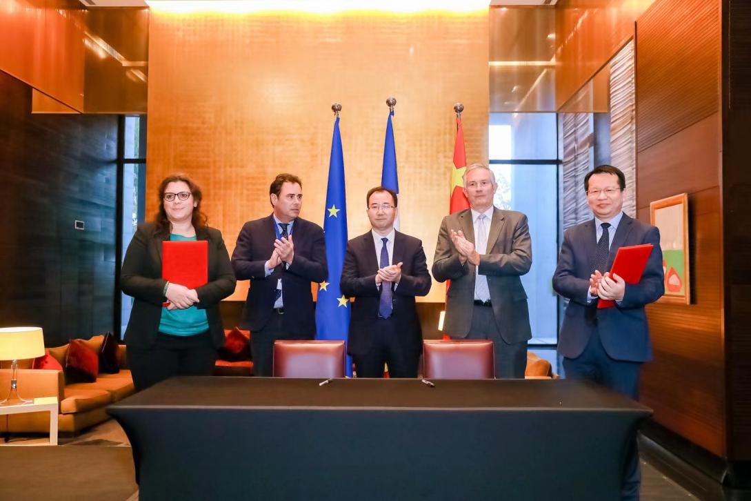 20221104_EU Ambassador to China Toledo present in signing ceremony on biodiversity facility