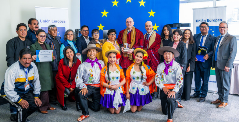 Acto de donación del material utilizado por la MOE UE Bolivia 2025.