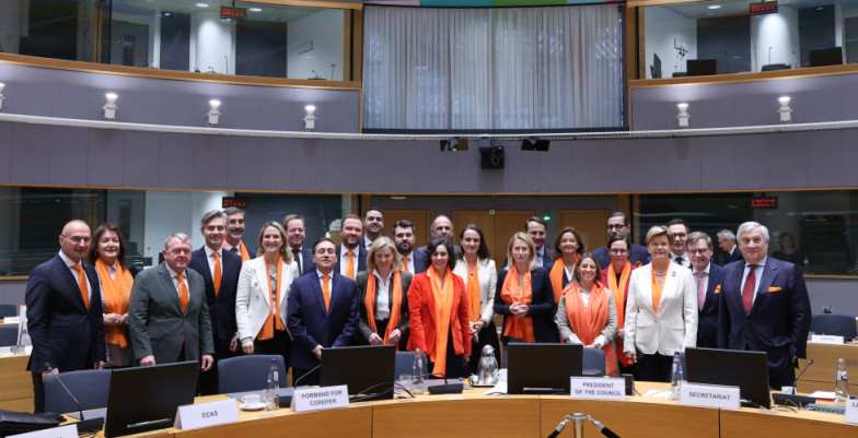 Family Photo-OrangeTheWorld