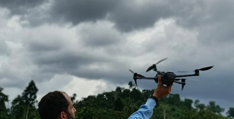 Demonstrating the taking off of drones 