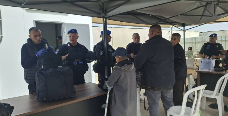 EUBAM Rafah Border experts monitor the work of the Palestinian Border staff checking passengers 