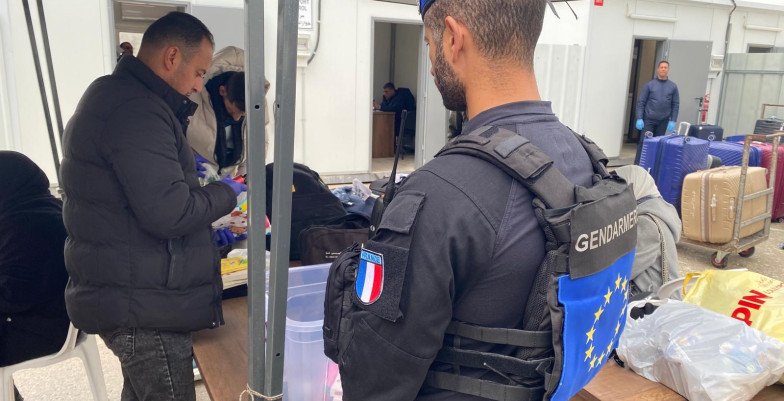 A border expert from the Gendarmerie Nationale monitors the work of a Palestinian border expert