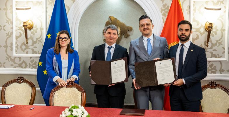 Ambassador Popa, EIB Vice-President Kyriacos Kakouris, Novica Vuković and Filip Radulović standing. 