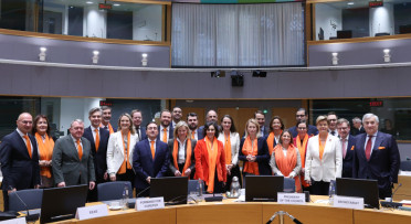 Family Photo-OrangeTheWorld