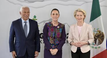 António Costa, Claudia Sheinbaum y Ursula Von der Leyen de izquierda a derecha
