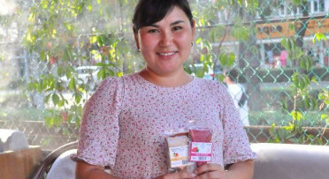 A lady with dried fruits