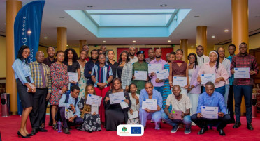 Photo de participants à l'issue de la formation sur le Fact checking