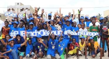 EUBeachCleanUp Sénégal avec la Team Europe, les habitants de Hann (Dakar) et la Sonaged