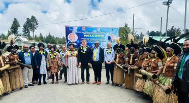 Fradin visits Enga