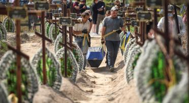 Image of people in a graveyard in Bucha for massacre victims. 
