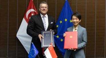 EU Commissioner Maroš Šefčovič with Singapore Minister Grace Fu