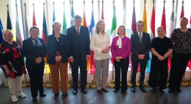 GRoup photo of EU Ambassadors and Minister of Industries