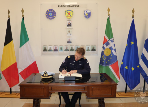 EUNAVFOR ASPIDES : Visit of Former FHQ Commander at OHQ