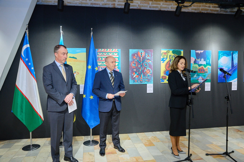 Support for Ukraine leaders holding speech