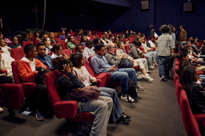 Durant la clôture, projection du film malagasy "Mandrakizay Doria"