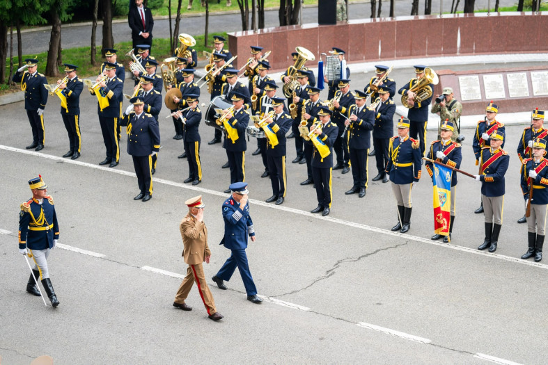 Chair of EU Military Committee visits Romania to discuss regional security and European defence read