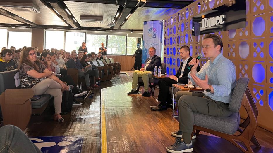 A student forum with 4 speakers on a raised platform.