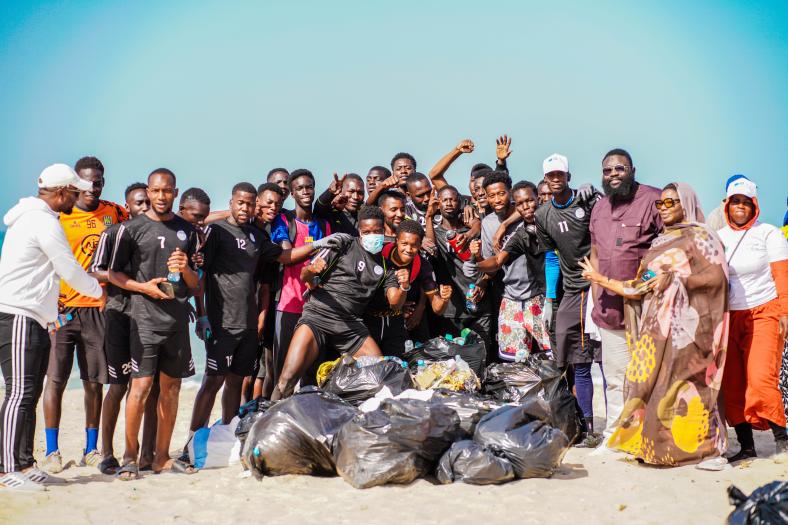 EU Beach Clean-up Mauritanie 2024 - FC Brakna avec Big Baba et Aminetou Bilal
