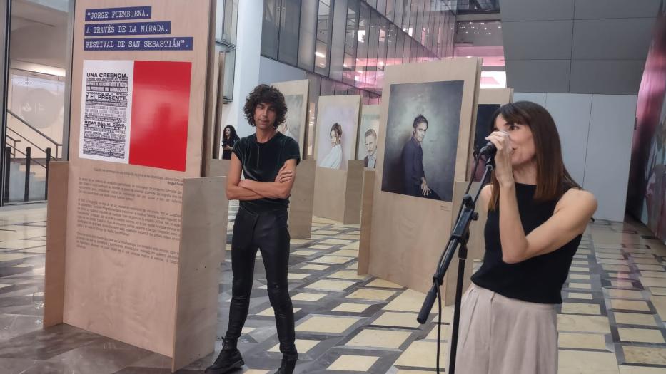 Presenting the artist at the FILm in Mexico. 