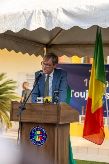 Person giving an speech