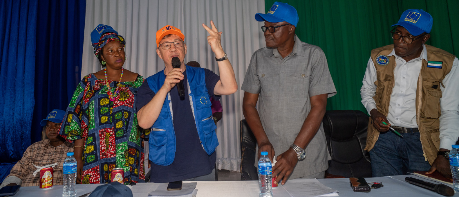 Ambassador Jankowksi speaks at the project launch in Kenema 