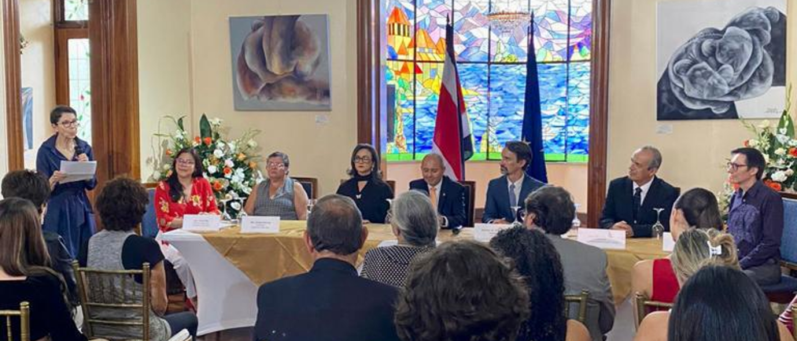 Conversatorio en Tacones por la Zona Roja 