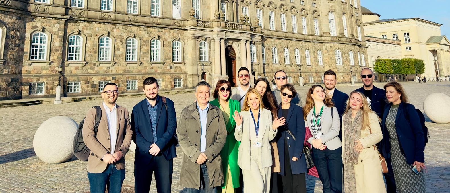 1.	Whole group in front of Borgen 