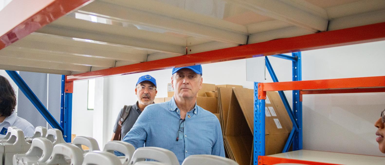 Visita al Centro Logístico de acciona.org en San Félix