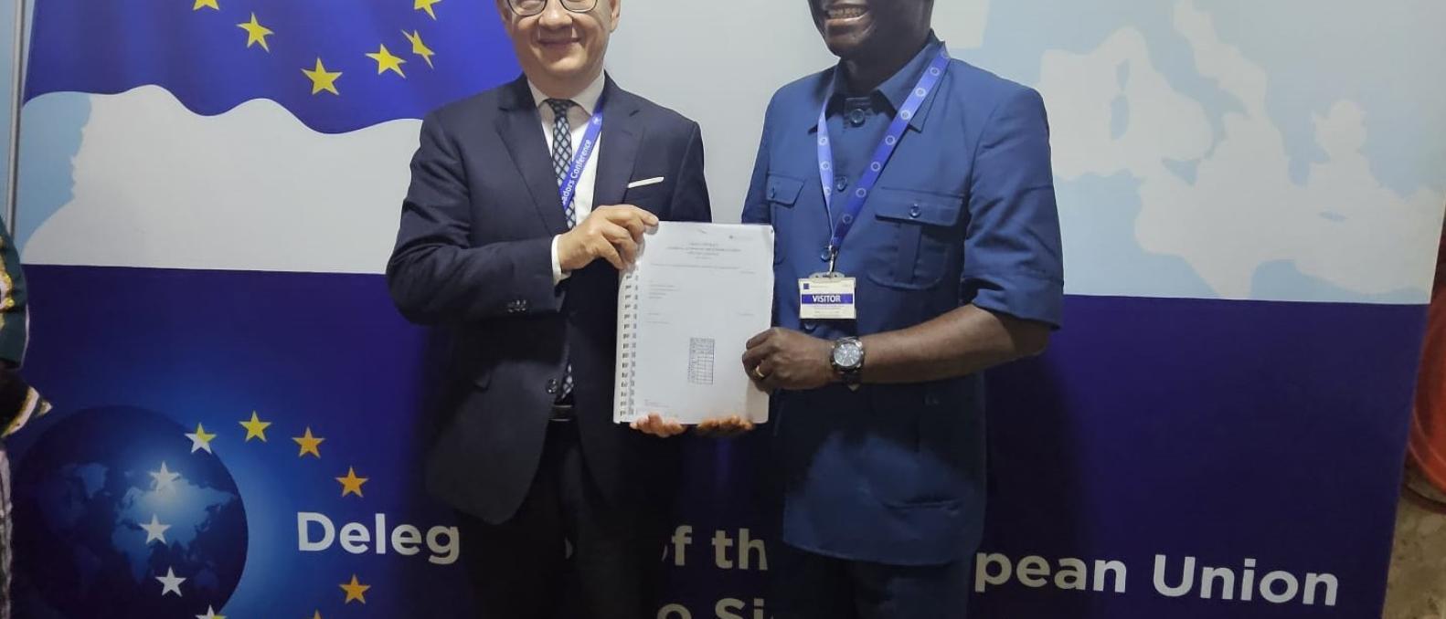 Ambassador Jankowski posed with the Chairperson of Kailahun District Council