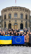 group photo holding Ukraine and EU flags