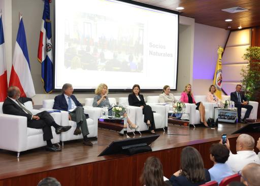 Los embajadores europeos y la VP Raquel Peña conversan sobre las relaciones UE-RD