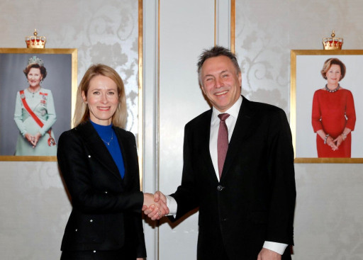 Kaja Kallas håndhilser med Tore O. Sandvik