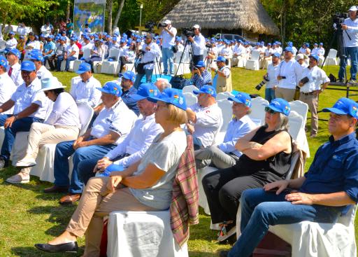 Participantes en el lanzamiento Transición Ecológica Petén